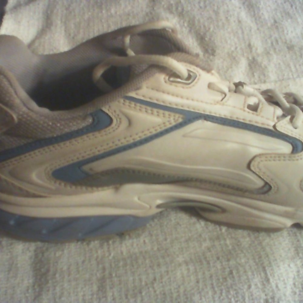 AVIA CANTERLEVER TECHNOLOGY WOMENS TENNIS SHOES